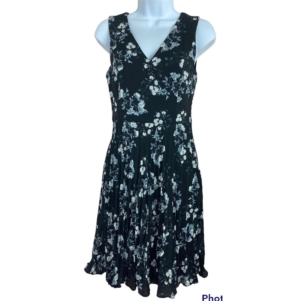 Banana Republic Black Floral Dress Sz 0 Lined Sleeveless Pleated Knee Length